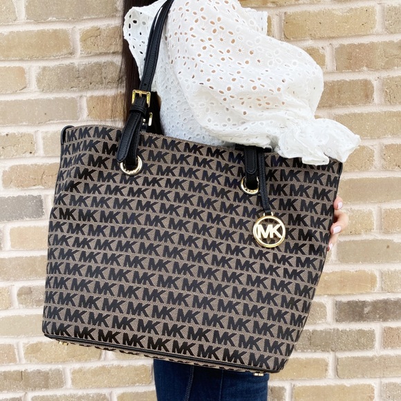 Michael Kors Handbags - Gaby’sBags👜 Michael Kors carryall Tote black MK